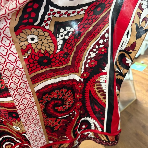 Anne Klein 100% silk  Vibrant Red and Black Patterned Scarf - Picture 2 of 2